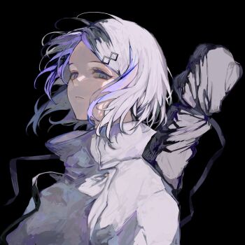 1girl alternate_costume alternate_hairstyle black_background blue_eyes cosplay diamond-shaped_pupils diamond_(shape) empty_eyes floating_hair frown grey_hair grey_jacket hair_ornament hairclip high_collar highres jacket jujutsu_tech_uniform looking_at_viewer medium_hair million_production multicolored_eyes multicolored_hair nonono_nono official_art ofgwr okkotsu_yuuta okkotsu_yuuta_(cosplay) pink_eyes purple_hair second-party_source short_hair solo streaked_hair symbol-shaped_pupils two-tone_eyes two-tone_hair upper_body virtual_youtuber weapon weapon_bag weapon_on_back