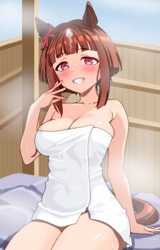 1girl absurdres animal_ears blunt_bangs blush bob_cut breasts brown_hair cleavage commentary_request cowboy_shot grin highres horse_ears horse_girl horse_tail large_breasts looking_at_viewer multicolored_hair naked_towel onsen red_eyes renny_(seraphyfether) roots_(hair) short_hair sidelocks sitting smile solo steam sweat tail towel transcend_(umamusume) umamusume