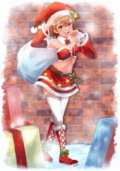 1girl :d absurdres bare_shoulders belt boots box breasts brick_wall brown_belt christmas_present commentary_request crossed_bangs detached_collar detached_sleeves full_body fur-trimmed_boots fur-trimmed_headwear fur-trimmed_skirt fur-trimmed_sleeves fur_trim gift gift_box hair_between_eyes halya_meri hat highres holding holding_sack knee_boots misaka_mikoto official_alternate_costume open_mouth pom_pom_(clothes) red_boots red_skirt sack salute santa_costume santa_hat short_hair skirt small_breasts smile solo thighhighs toaru_kagaku_no_railgun toaru_majutsu_no_index toaru_majutsu_no_index:_genesis_testament white_thighhighs