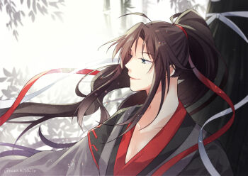 2boys ahoge back-to-back bamboo bishounen black_hair black_hanfu chinese_clothes closed_mouth collarbone commentary fduki_maro grey_eyes hair_ribbon hanfu headband implied_yaoi lan_wangji leaf long_hair long_sleeves looking_to_the_side male_focus modao_zushi multiple_boys outdoors pectoral_cleavage pectorals ponytail red_ribbon ribbon robe sidelocks smile solo_focus symbol-only_commentary tree twitter_username upper_body very_long_hair wei_wuxian white_headband white_ribbon wide_sleeves