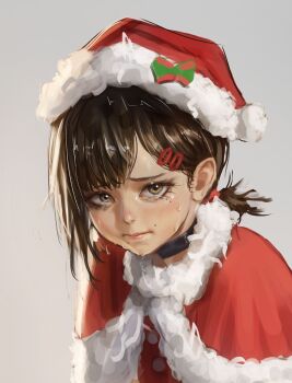 Rule 34 | 1girl, absurdres, brown eyes, brown hair, capelet, chainsaw man, closed mouth, grey background, hair ornament, hairclip, hat, higashiyama kobeni, highres, idaero ace, looking at viewer, mole, mole under eye, mole under mouth, multiple moles, ponytail, red capelet, red hat, santa costume, santa hat, short ponytail, simple background, single sidelock, solo, sweat