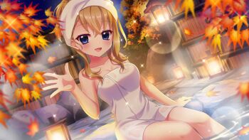 1girl :d arm_support autumn autumn_leaves bare_shoulders blonde_hair blue_eyes blue_sky blurry blurry_foreground blush breasts cleavage collarbone dot_nose dutch_angle falling_leaves fang feet_out_of_frame fence film_grain furumi_chie game_cg hair_up hand_up izumi_tsubasu lantern large_breasts leaf lens_flare looking_at_viewer medium_hair naked_towel night no_eyewear non-web_source official_art onsen open_mouth outdoors re:stage! rock sitting skin_fang sky smile soaking_feet solo sparkle steam stone_walkway towel towel_on_head tree waving wet_towel wooden_fence