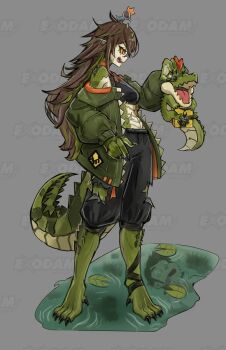 1girl beastiez black_pants black_shirt brown_hair colored_sclera commentary crocodile_girl crocodilian crocodilian_tail crop_top english_commentary exodamartworks green_jacket green_scales green_streaks grey_background highres jacket kairyu_crocodile long_hair multicolored_hair open_mouth pants pointy_ears red_eyes scar scar_on_stomach sharp_teeth shirt solo streaked_hair tail teeth virtual_youtuber water yellow_sclera