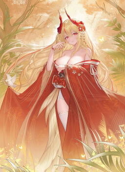 1girl bare_shoulders blonde_hair breasts chinese_commentary closed_mouth collarbone commentary_request hand_up highres horns japanese_clothes kimono large_breasts long_hair looking_at_viewer multicolored_hair nail_polish off_shoulder original red_eyes red_horns red_kimono red_nails smile solo streaked_hair thighhighs thighs very_long_hair white_thighhighs yizhibao