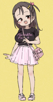 1girl :o absurdres arm_at_side bag bag_charm black_shirt blush breasts brown_hair charm_(object) child clothes_writing commentary_request full_body hair_ornament hairclip head_tilt highres large_breasts loli_kyonyuu-chan_(nijitama_shiyushiyu) long_hair nijitama_shiyushiyu one_side_up oppai_loli original pink_bag pink_shoes pink_skirt print_shirt shirt shoes short_sleeves shoulder_bag simple_background skirt sneakers solo standing star_(symbol) star_hair_ornament stuffed_animal stuffed_toy t-shirt teddy_bear yellow_background