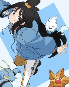 1girl black_hair blue_hoodie bracelet clauncher commentary_request cube_hair_ornament denson_(yuppy-27lusk) dive_ball earclip gen_1_pokemon gen_5_pokemon gen_6_pokemon grey_eyes grin hair_ornament hand_up highres holding holding_poke_ball hood hood_down hoodie jewelry leggings lida_(pokemon) long_hair long_sleeves nintendo poke_ball pokemon pokemon_(creature) pokemon_legends:_z-a shoes smile spread_fingers staryu tassel teeth topknot vanillite white_shoes