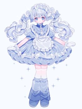 1girl apron blue_background blue_bow blue_eyes blue_hair blue_hairband blue_jacket blue_shoes blue_skirt blunt_bangs blush bow bow_skirt closed_mouth commentary frilled_apron frilled_gloves frilled_hairband frilled_skirt frills full_body gloves hair_bow hairband highres jacket jersey_maid leg_warmers long_hair looking_at_viewer maid original shoes short-sleeved_jacket short_sleeves simple_background skirt solo sparkle standing thighhighs track_jacket twintails unconventional_maid upa_papa_co white_apron white_bow white_gloves white_thighhighs