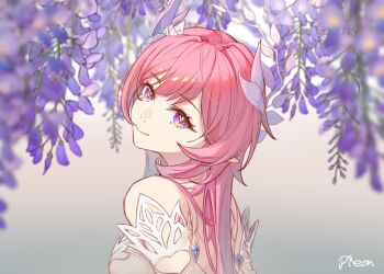 1girl artist_name bare_shoulders blurry blurry_background blurry_foreground breasts chinese_commentary closed_mouth commentary_request cyrene_(honkai:_star_rail) cyrene_(ripples_of_past_reverie)_(honkai:_star_rail) depth_of_field from_side gradient_background head_tilt highres honkai:_star_rail honkai_(series) looking_at_viewer looking_to_the_side medium_breasts partial_commentary pink_hair portrait purple_eyes shenhai_ge_pieon smile solo turning_head