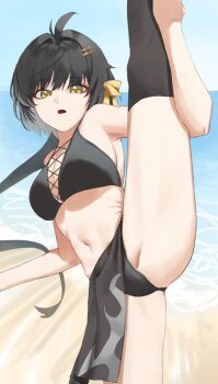 1girl adapted_costume alternate_costume antenna_hair bare_shoulders bikini black_bikini black_hair black_sarong breasts colored_inner_hair commentary cross-laced_bikini cross-laced_clothes denare_(ysry2252) female_rover_(wuthering_waves) hair_ornament hair_ribbon hairclip highres large_breasts looking_at_viewer multicolored_hair navel ocean open_mouth outdoors parallel_hairclips ribbon rover_(wuthering_waves) sarong shore solo split standing standing_on_one_leg standing_split stomach swimsuit thighs wuthering_waves yellow_eyes yellow_ribbon