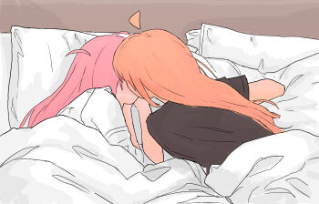 2girls ahoge black_shirt blonde_hair bocchi_the_rock! commentary_request detached_ahoge gotoh_hitori highres ijichi_nijika kiss long_hair mentos_pepsi multiple_girls on_bed pillow pink_hair shirt under_covers white_shirt yuri