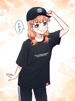 >:) 1girl akihitohappy baseball_cap black_hat black_pants black_shirt closed_mouth clothes_writing commentary_request cosplay cowboy_shot green_eyes hat highres hinoshita_kaho link!_like!_love_live! looking_at_viewer love_live! low_twintails medium_hair nirei_nozomi nirei_nozomi_(cosplay) orange_hair pants real_life shirt solo speech_bubble split_mouth standing t-shirt translation_request twintails v-shaped_eyebrows virtual_youtuber voice_actor_connection zozotown