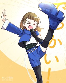 &gt;_&lt; 1girl 5th_live_tour_~4pair_power_spread!!!!~ :d asymmetrical_clothes asymmetrical_legwear asymmetrical_sleeves black_gloves black_pantyhose black_thighhighs blue_boots blue_jacket blue_shorts boots braid brown_hair center-flap_bangs commentary_request cropped_jacket elbow_gloves foot_out_of_frame gloves hayama_fuka high_kick highres holding holding_microphone ishin_denshin_(love_live!) jacket kachimachi_kosuzu kanduki_kamibukuro kicking ladybug/beauty_(love_live!) link!_like!_love_live! long_hair long_sleeves love_live! microphone open_mouth pantyhose shoe_soles short_sleeves shorts side_braids single_elbow_glove single_glove single_leg_pantyhose single_thighhigh smile solo thighhighs uneven_legwear uneven_sleeves v-shaped_eyebrows virtual_youtuber voice_actor_connection xd yellow_background