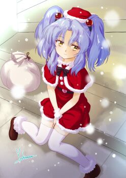1girl absurdres artist_name belt between_legs black_belt black_bow blue_hair bow bowtie brown_shoes capelet christmas closed_mouth commentary dress full_body fur-trimmed_capelet fur-trimmed_dress fur-trimmed_headwear fur-trimmed_shoes fur_cuffs fur_trim hair_bobbles hair_ornament hand_between_legs hat heart_belt highres hoshino_ruri kidou_senkan_nadesico knees_together_feet_apart looking_at_viewer medium_hair mini_hat red_capelet red_dress red_hat sack santa_hat shoes signature sitting sitting_on_stairs smile snowing solo sphere_hair_ornament stairs thighhighs twintails v_arms white_thighhighs wrist_cuffs yellow_eyes yoshinaga_masahiro zettai_ryouiki