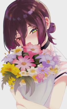 1girl black_choker blush bouquet chainsaw_man choker commentary_request covered_mouth double-parted_bangs flower green_eyes hair_between_eyes head_tilt highres hugging_object kareusagi long_hair_between_eyes looking_at_viewer purple_eyes reze_(chainsaw_man) shirt short_sleeves simple_background solo upper_body white_background white_shirt