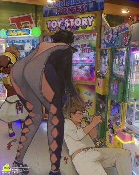 1boy 2girls argyle_clothes ass ass_focus back_cutout backless_outfit bayonetta bayonetta_(series) belly bent_over black_hair blonde_hair bodysuit brown_hair bulge cameo candy character_doll charm_(object) clothing_cutout company_connection cosplay crane_game crossover dark-skinned_female dark-skinned_male dark_skin diamond_cutout doll dungeon_meshi english_text erection erection_under_clothes food from_behind frye_(splatoon) gerudo highres hiroshi_(hiiroshiiii) huge_ass indoors laios_touden leaning_forward multiple_girls nintendo overalls pants photo_background pikmin_(creature) playing_games plump shirt shoes short_hair shortstack sitting splatoon_(series) standing sticker stuffed_toy tall_female thick_thighs thighs tiles toy vending_machine very_dark_skin white_pants zero_suit