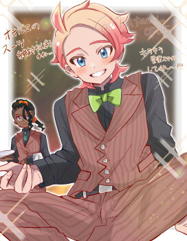 2boys ahoge az_(pokemon) az_(pokemon)_(cosplay) belt belt_buckle black_belt black_shirt blonde_hair blue_eyes blush bow bowtie brown_pants brown_vest buckle buttons collared_shirt commentary_request cosplay dark-skinned_male dark_skin green_bow green_bowtie grin highres long_sleeves looking_at_viewer male_focus medium_hair multiple_boys naveen_(pokemon) nintendo pants pokemon pokemon_legends:_z-a shirt sitting smile speech_bubble teeth translation_request tutanai twitter_username urbain_(pokemon) vest watermark