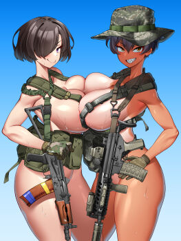 Әдемі кискалары бар ит стиліндегі қыздар