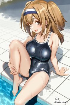 1girl absurdres arm_support artist_name barefoot black_one-piece_swimsuit blue_hairband blush breasts brown_eyes brown_hair commentary_request covered_navel eckert&amp;eich hairband highres i-26_(kancolle) kantai_collection knee_up large_breasts legs long_hair looking_at_viewer one-piece_swimsuit open_mouth poolside sitting smile solo striped_clothes striped_hairband swimsuit thighs tile_wall tiles toes twitter_username two-tone_hairband two_side_up wet wet_clothes wet_hair wet_swimsuit white_hairband