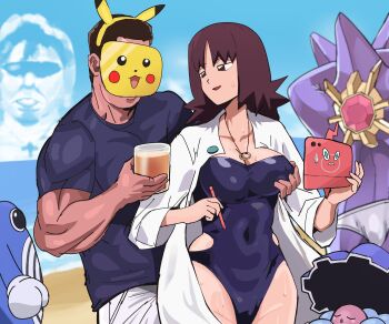 1boy 1girl beach blue_one-piece_swimsuit blue_shirt breasts brown_eyes clamperl cleavage coat commentary_request cosplay covered_navel crossover cup gen_1_pokemon gen_3_pokemon gen_4_pokemon grabbing_another's_breast groping highres holding holding_cup holding_pen iced_tea jewelry lab_coat manatsu_no_yo_no_inmu muscular muscular_male necklace nintendo one-piece_swimsuit open_clothes open_coat open_mouth pen pikachu pikachu_(cosplay) pokemon pokemon_(anime) pokemon_(classic_anime) pokemon_(creature) poliwhirl professor_ivy rotom rotom_dex shirt shorts starmie sweatdrop swimsuit textless_version udaijin white_shorts yajuu_senpai