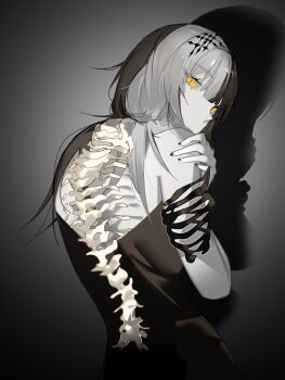 Rule 34 | 1girl, bare back, bare shoulders, black hair, black nails, black shirt, blunt bangs, commentary, double-parted hair, f15xallen, gradient background, gradient nails, green eyes, grey background, hair between eyes, hair ornament, hand on own shoulder, highres, hololive, hololive english, hunched over, long hair, looking at viewer, multicolored hair, nail polish, shiori novella, shirt, solo, spine, split-color hair, two-tone hair, virtual youtuber, white hair