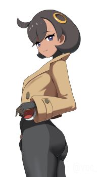 1girl :3 absurdres aged_up ass black_bodysuit black_gloves black_hair blue_eyes bodysuit bodysuit_under_clothes brown_jacket closed_mouth commentary cowboy_shot cowlick dark-skinned_female dark_skin emma_(pokemon) from_side gloves hair_between_eyes hair_ornament highres holding holding_poke_ball jacket latex latex_bodysuit long_sleeves looking_at_viewer nintendo orange_gloves poke_ball poke_ball_(basic) pokemon pokemon_legends:_z-a short_hair sidelocks simple_background smile solo standing swept_bangs two-tone_gloves vec_ka white_background