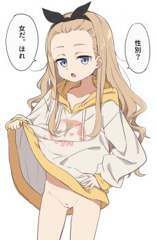 1girl anba_kohaku bar_censor black_hairband black_ribbon blonde_hair blue_eyes bottomless bow_hairband censored cleft_of_venus clothes_lift collarbone commentary_request cowboy_shot drawstring fat_mons female_focus forehead gluteal_fold hair_ribbon hairband hand_on_own_hip hand_up highres hood hood_down hoodie hoodie_lift kurumi_(lycoris_recoil) lifting_own_clothes loli long_hair long_sleeves looking_at_viewer lycoris_recoil open_mouth partial_commentary presenting_pussy print_hoodie proving_gender puffy_long_sleeves puffy_pussy puffy_sleeves pussy ribbon sidelocks simple_background solo speech_bubble standing thigh_gap thighs translated upper_body wavy_hair white_background white_hoodie