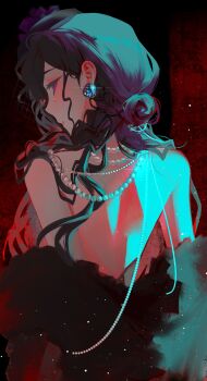 1girl alternate_costume bare_back black_coat black_hair blue_light coat earrings from_behind fur-trimmed_coat fur_trim highres isolde_(reverse:1999) jewelry long_hair looking_at_viewer necklace off_shoulder pearl_necklace profile qiepupu red_background reverse:1999 sidelighting solo upper_body