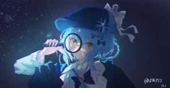 1girl absurdres black_capelet black_hat blue_background blue_hair bow braid braided_hair_rings capelet deerstalker hair_bow hair_rings hand_up hat highres holding holding_magnifying_glass light_particles long_sleeves looking_at_viewer magnifying_glass mahou_shoujo_no_majo_saiban shirt short_hair shouye_kaka smile solo tachibana_sherry upper_body white_shirt yellow_eyes