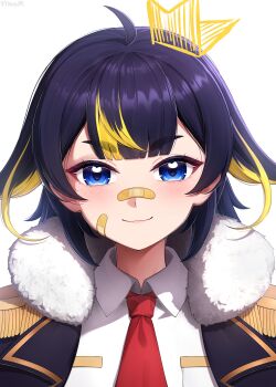 1girl absurdres ahoge black_cape black_hair blonde_hair blue_eyes cape center-flap_bangs closed_mouth collared_shirt commentary crown drawn_crown fur-trimmed_cape fur_trim hair_flaps highres indie_virtual_youtuber long_hair looking_at_viewer mini_crown multicolored_hair necktie portrait red_necktie shirt smile solo spanish_commentary streaked_hair toko_(vtuber) virtual_youtuber white_background white_shirt wing_collar yisusjpl