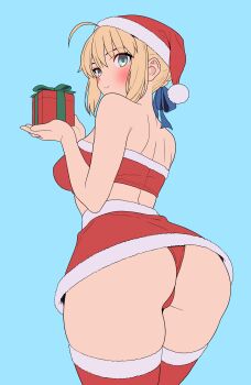 1girl absurdres ahoge artoria_pendragon_(fate) ass blonde_hair blue_background blue_ribbon blush christmas commentary crop_top english_commentary fate/grand_order fate_(series) flat_color from_behind fur-trimmed_crop_top fur-trimmed_skirt fur-trimmed_thighhighs fur_trim gift green_eyes hair_ribbon highres holding holding_gift looking_at_viewer pants red_pants red_skirt ribbon saber_(fate) santa_costume sidelocks simple_background skirt smile solo thejx_063 thighhighs thighs