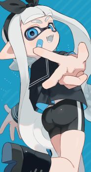 Rule 34 | 1girl, ass, bike shorts, black boots, black hairband, black shorts, blue background, blue eyes, boots, bow hairband, fangs, grey hair, hairband, hashtag-only commentary, highres, inkling, inkling girl, inkling player character, long hair, looking at viewer, nintendo, open mouth, pointy ears, sabata saba, shorts, smile, solo, splatoon (series), splatoon 3, standing, standing on one leg, tentacle hair, v