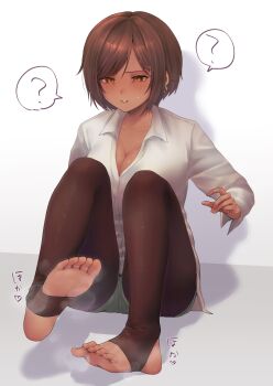 Rule 34 | 1girl, bangohan tsubuyakitarou, breasts, brown eyes, brown hair, brown pantyhose, cleavage, collared shirt, commentary request, feet up, green shorts, highres, large breasts, limbus company, outis (project moon), pantyhose, parted lips, project moon, shirt, shorts, simple background, sitting, solo, stirrup legwear, toeless legwear, white background, white shirt
