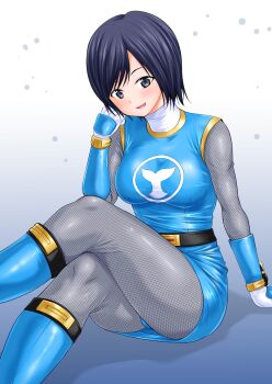 1girl abe_tsukumo black_hair blue_boots bodysuit boots breasts commentary crossed_legs elbow_gloves gloves gradient_background grey_background grey_bodysuit grey_eyes helmet highres hurricane_blue knee_boots looking_at_viewer medium_breasts ninja ninpuu_sentai_hurricanger nono_nanami short_hair solo super_sentai tokusatsu unworn_headwear unworn_helmet