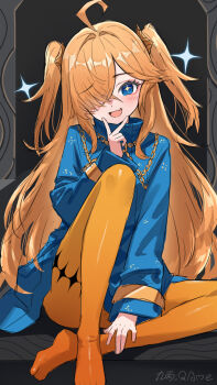 1girl :d absurdres ahoge artist_name blonde_hair blue_eyes blush chinese_commentary commentary_request dot_nose fang genderswap genderswap_(mtf) hair_over_one_eye highres jewelry jiuyu_qame long_hair looking_at_viewer mesugaki_regent necklace no_shoes on_throne open_mouth orange_pantyhose pantyhose signature sitting skin_fang slay_the_spire slay_the_spire_2 smile solo sparkle star-shaped_pupils star_(symbol) symbol-shaped_pupils the_regent_(slay_the_spire) throne two_side_up v v_over_mouth