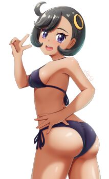 1girl absurdres ass bikini black_bikini black_hair bob_cut breasts dark-skinned_female dark_skin emma_(pokemon) highres looking_at_viewer looking_back maho_(corotonton5150) medium_breasts nintendo pokemon pokemon_legends:_z-a purple_eyes short_hair side-tie_bikini_bottom simple_background smile solo swimsuit upper_body v white_background