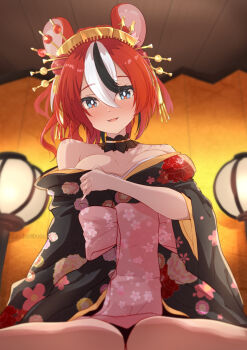 1girl adjusting_clothes alternate_costume animal_ear_fluff animal_ears bare_shoulders black_hair blue_eyes bow breasts breasts_apart choker collar collarbone comb commentary double-parted_bangs fang floral_print floral_print_kimono flower gold_trim hair_between_eyes hair_flower hair_ornament hair_stick hairpin hakos_baelz highres hololive hololive_english indoors japanese_clothes kimono knees_together_feet_apart lantern looking_at_viewer medium_breasts mouse_ears mr._squeaks_(hakos_baelz) multicolored_hair obi open_mouth ponytail print_kimono red_hair sash shouji sitting sliding_doors smile susutaketakumi virtual_youtuber white_hair