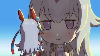 +_+ 2girls ahoge animal_ears bag blue_eyes blue_hairband blush brown_jacket commentary_request ear_covers fork giant giantess giragira_egao grey_hair grey_tail hair_between_eyes hair_ornament hairband headband holding holding_bag holding_fork holding_spoon horse_ears horse_girl horse_tail jacket korean_commentary long_hair long_sleeves multicolored_hairband multiple_girls oguri_cap_(umamusume) red_headband shirt smile spoon striped_clothes striped_hairband tail tamamo_cross_(umamusume) two-tone_hairband umamusume white_shirt