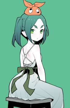 1girl akableak arms_at_sides backless_dress backless_outfit bare_back bare_shoulders bow bright_pupils closed_mouth dress dress_bow expressionless eyelashes facing_away feet_out_of_frame from_behind googly_eyes green_background green_bow green_eyes green_hair halftone hat highres hikimayu long_hair looking_at_viewer looking_back monogatari_(series) on_stool ononoki_yotsugi orange_hat pale_skin parted_bangs pointy_ears short_eyebrows shoulder_blades sidelocks sitting sleeveless sleeveless_dress solo thick_eyebrows turning_head twintails v-shaped_eyebrows white_dress white_pupils