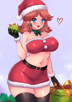 1girl absurdres alternate_costume bare_shoulders black_gloves black_thighhighs blue_eyes blush bow bowtie breasts brown_hair cleavage commentary english_commentary fur-trimmed_gloves fur-trimmed_headwear fur-trimmed_skirt fur_trim gift gloves green_bow green_bowtie hat heart highres holding holding_gift large_breasts looking_at_viewer mario_(series) medium_hair navel nintendo open_mouth paid_reward_available pom_pom_(clothes) princess_daisy red_hat red_skirt santa_hat skirt solo stomach sugarbell thighhighs