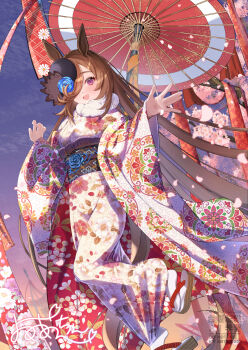 1girl absurdres animal_ears blue_flower blue_hat blue_rose blush brown_hair cherry_blossoms commentary_request flipped_hair floral_print floral_print_kimono flower fur_collar hair_over_one_eye hat hat_flower highres horse_ears horse_girl horse_tail japanese_clothes kimono long_hair long_sleeves looking_at_viewer obi oil-paper_umbrella open_mouth outdoors petals print_kimono purple_eyes rice_shower_(umamusume) rose sandals sash smile socks solo tail tilted_headwear umamusume umbrella white_kimono white_socks wide_sleeves yomean!