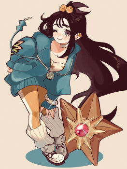 1girl black_eyes black_hair blue_hoodie chimney_(chimney0311) choker cube_hair_ornament earclip full_body gen_1_pokemon hair_ornament hand_on_own_knee highres hood hoodie leaning_forward leggings lida_(pokemon) long_hair looking_at_viewer loose_socks mega_ring multicolored_leggings nintendo one_eye_closed pokemon pokemon_(creature) pokemon_legends:_z-a ribbed_socks shirt shoes simple_background smile socks staryu thick_eyebrows white_shirt white_shoes yellow_background