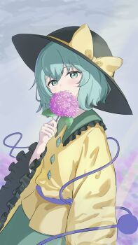 1girl black_hat blush bow buttons collared_shirt commentary_request diamond_button eyeball flower frilled_shirt_collar frilled_sleeves frills green_eyes green_hair hat hat_bow highres holding holding_flower hydrangea komeiji_koishi long_sleeves looking_at_viewer pink_flower shirt solo tentyuu_th third_eye touhou yellow_bow yellow_shirt