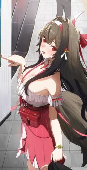 1girl 1other absurdres ailushin bare_shoulders bracelet breasts brown_hair cleavage clothes_grab commentary english_commentary fingernails fox_girl fox_tail from_side hair_intakes hair_ornament hairband highres jewelry large_breasts long_hair long_skirt looking_at_viewer looking_to_the_side nail_polish off-shoulder_shirt off_shoulder official_alternate_costume open_mouth pointing pointing_forward red_bag red_eyes red_nails red_skirt shirt skirt sleeve_grab smile tail white_hairband white_shirt ye_shunguang zenless_zone_zero