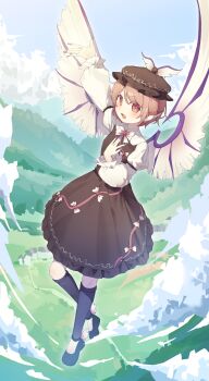 1girl absurdres animal_ears arm_up bird_ears bird_wings black_shoes blue_sky blush brown_dress brown_hat cloud collared_shirt commentary detached_leggings dress fingernails flying full_body hat highres kh_jing_shui_tong long_fingernails long_sleeves looking_at_viewer mystia_lorelei open_mouth outdoors pink_hair purple_nails shirt shoes short_hair sky smile solo touhou white_shirt winged_hat wings