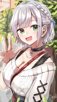 1girl absurdres black_choker breasts choker cleavage commentary green_eyes grey_hair highres hololive large_breasts looking_at_viewer medium_hair official_alternate_costume official_alternate_hair_length official_alternate_hairstyle open_mouth shirogane_noel shirogane_noel_(casual) shirt smile solo u_da_desu virtual_youtuber waving white_shirt