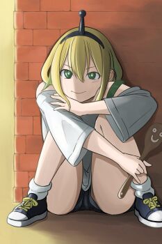 1girl amano_pikamee basta_rarara black_shoes black_shorts blonde_hair brick_wall commentary_request full_body green_eyes highres holding holding_spatula knees_to_chest long_sleeves off-shoulder_shirt off_shoulder outdoors shirt shoes short_hair shorts sitting smile sneakers solo spatula tomoe_(amano_pikamee) virtual_youtuber voms white_shirt