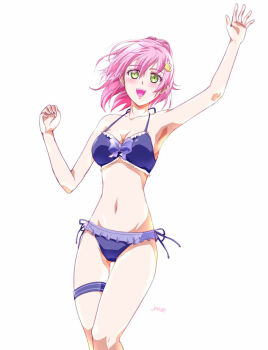 1girl artist_name bikini blue_bikini blue_bow blush bow collarbone eiyuu_densetsu floating_hair green_eyes hair_between_eyes hajimari_no_kiseki juna_crawford looking_at_viewer open_mouth pink_hair sen_no_kiseki_(series) short_hair side-tie_bikini_bottom simple_background smile solo swimsuit thigh_strap upper_body waving white_background xiacheng_tatsuya