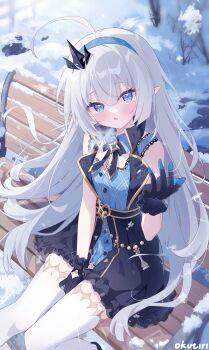 1girl absurdres ahoge artist_name bench black_dress black_gloves blue_eyes blue_hairband breasts commentary dress exusiai_dust fang gloves grey_hair hairband highres long_hair looking_at_viewer medium_breasts on_bench open_mouth outdoors park_bench pointy_ears signature sitting skin_fang sleeveless sleeveless_dress snow solo stella_sora thighhighs tyrant_(stella_sora) white_thighhighs