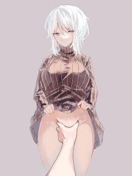 1girl 1other blue_eyes bottomless clothes_lift expressionless faust_(project_moon) grey_background limbus_company project_moon short_hair simple_background starhoshi tagme