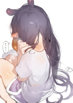 1girl absurdres black_hair blush chocosong commentary_request ear_blush from_behind highres hololive hololive_english long_hair neck neck_blush ninomae_ina&#039;nis purple_shorts see-through_clothes see-through_shirt shirt shorts simple_background sitting solo speech_bubble t-shirt thighs translation_request virtual_youtuber white_background